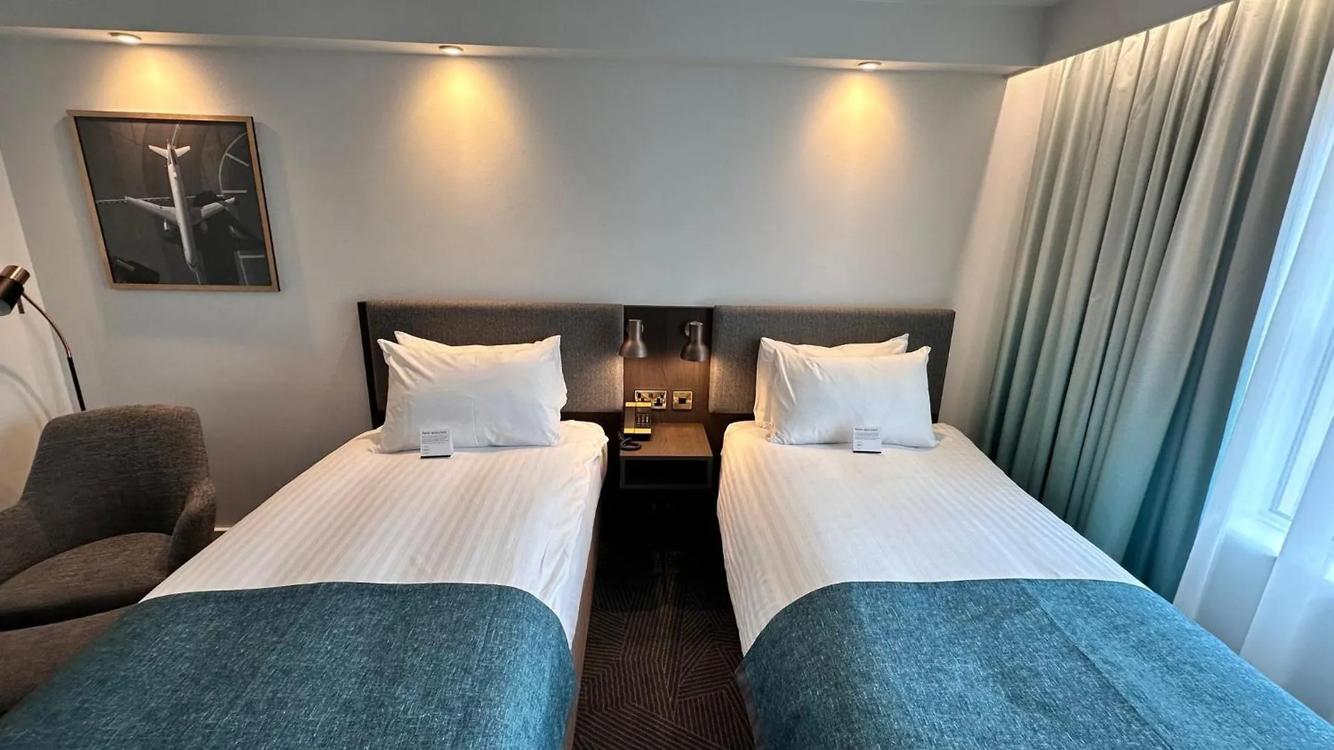 Redhill  Holiday Inn Bristol Airport By Ihg מלון