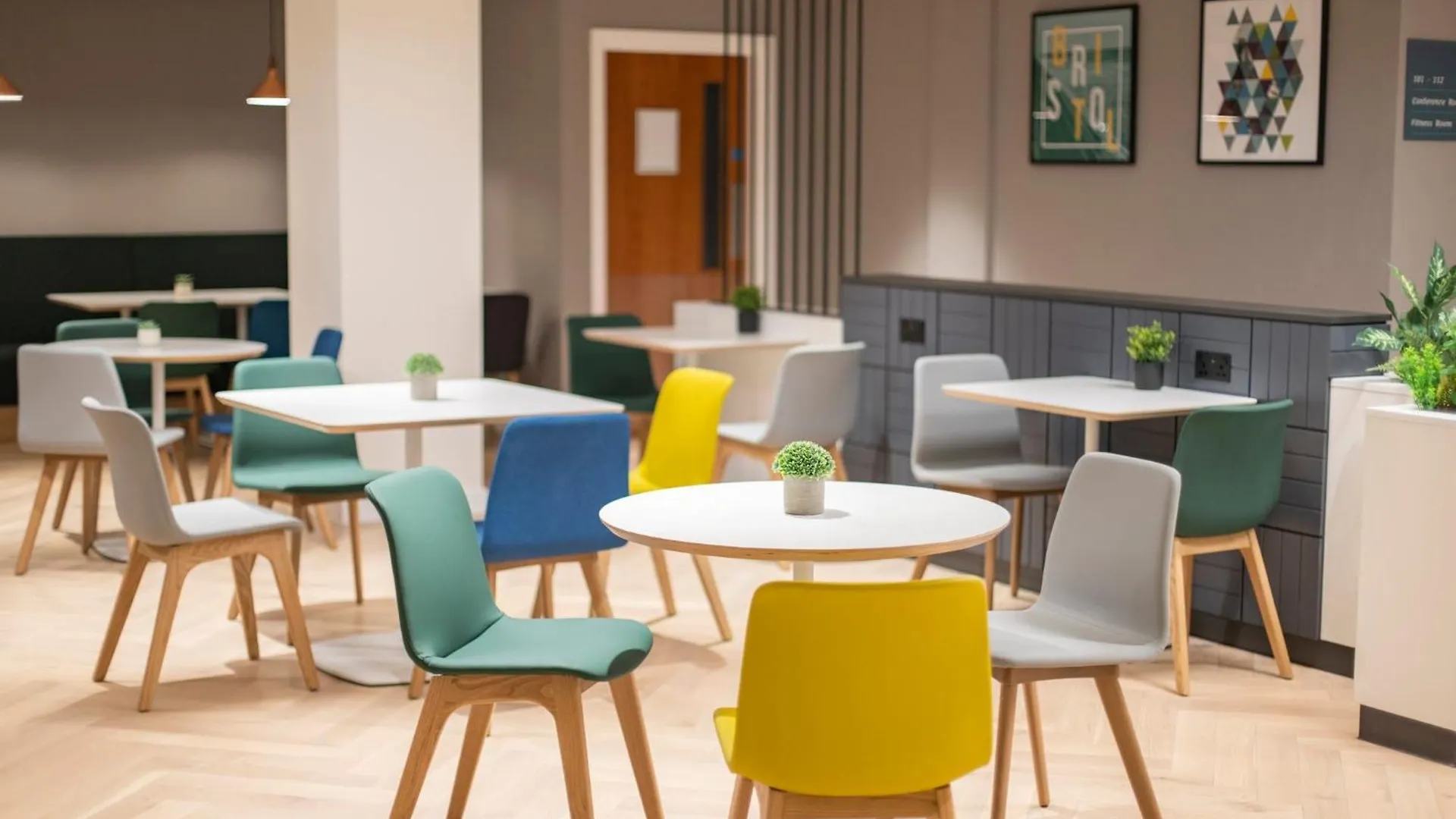 Holiday Inn Bristol Airport By Ihg Redhill  4*, Redhill (Somerset)
